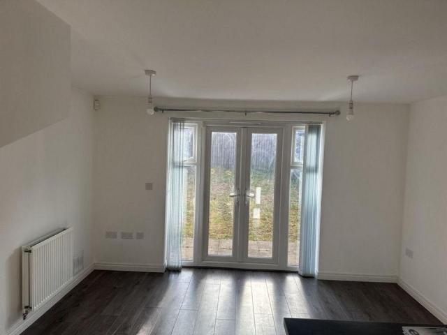 2 bedroom semi detached house to rent