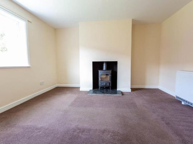 2 bedroom semi detached house to rent