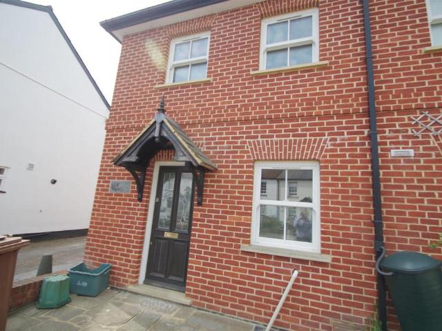 2 bedroom semi detached house to rent