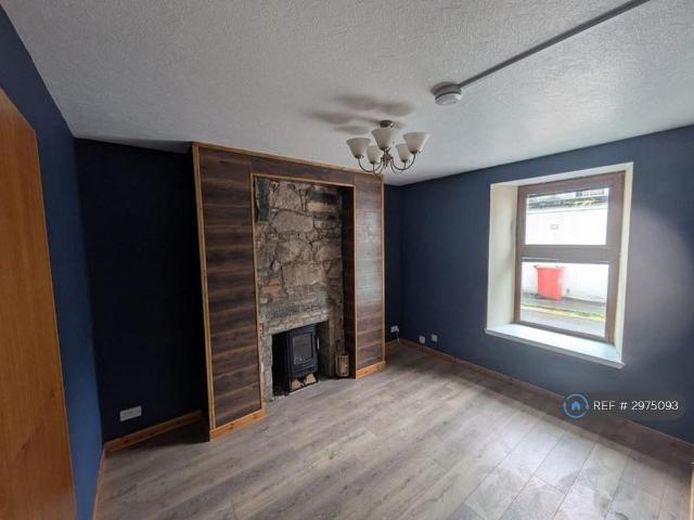 2 bedroom semi detached house to rent