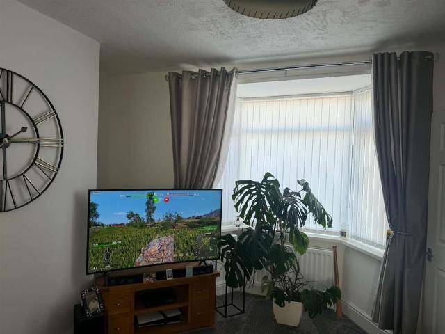 2 bedroom semi detached house to rent