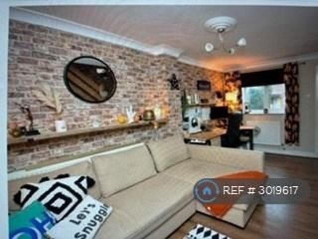 2 bedroom semi detached house to rent