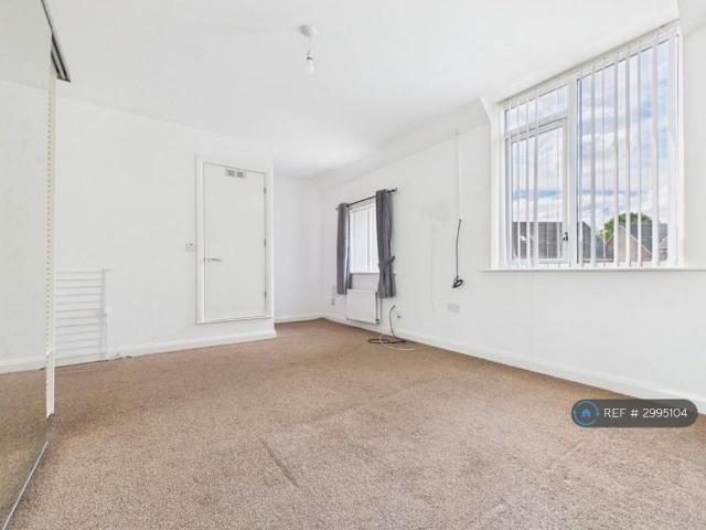 2 bedroom semi detached house to rent