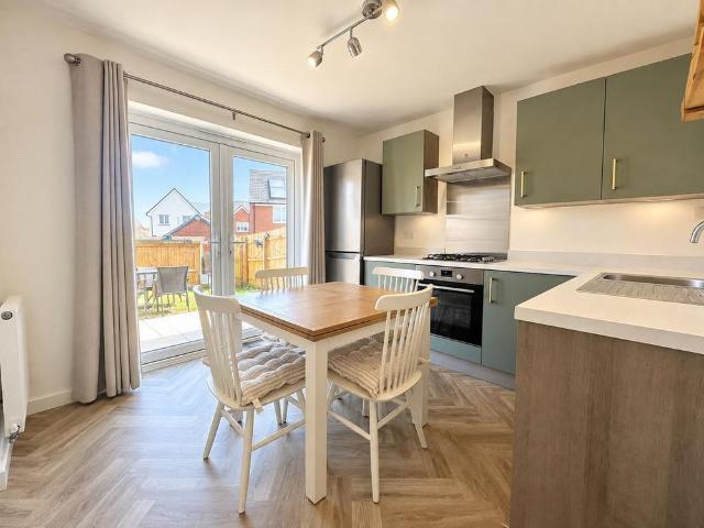 2 bedroom semi detached house to rent