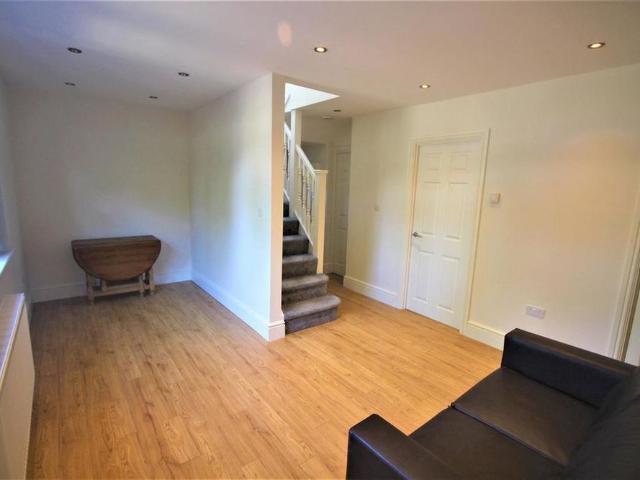 2 bedroom semi detached house to rent