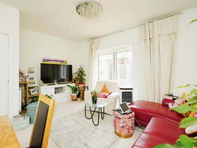 2 bedroom semi detached house to rent