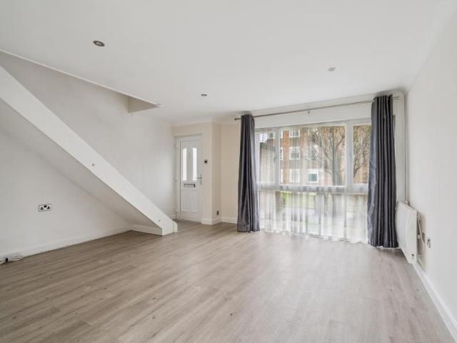 2 bedroom semi detached house to rent