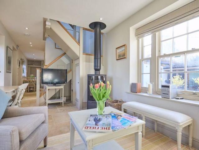 2 bedroom semi detached house to rent