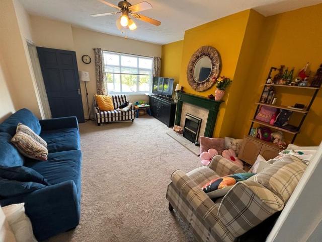 2 bedroom semi detached house to rent