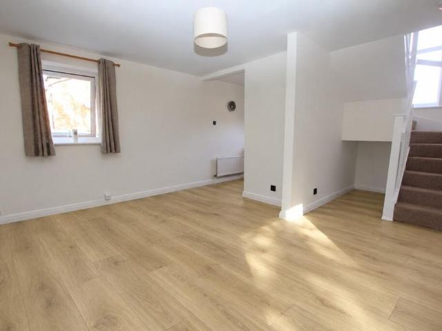 2 bedroom semi detached house to rent