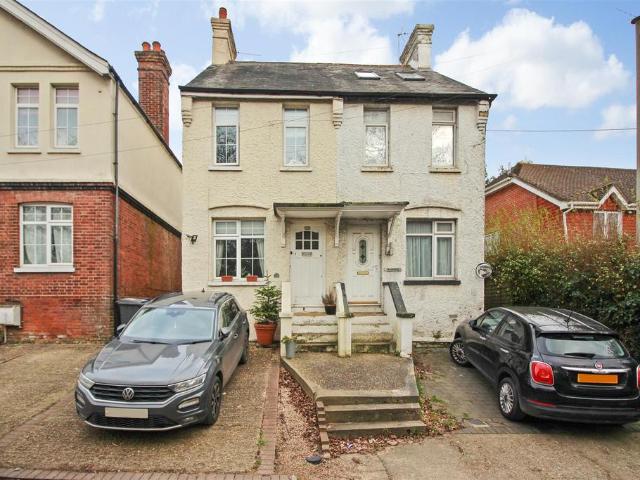2 bedroom semi detached house to rent