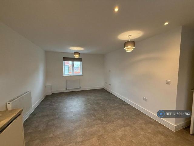 2 bedroom semi detached house to rent