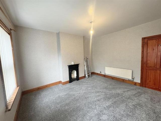 2 bedroom semi detached house to rent