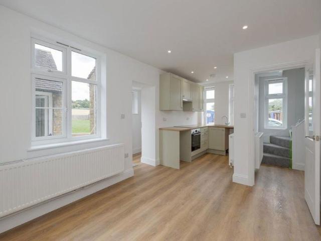2 bedroom semi detached house to rent