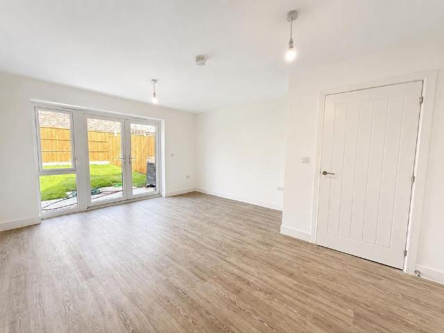 2 bedroom semi detached house to rent