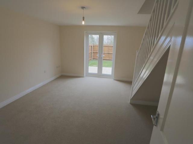 2 bedroom semi detached house to rent