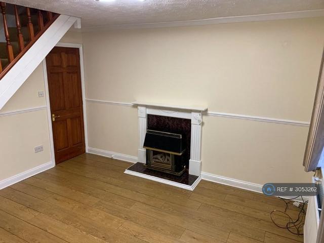 2 bedroom semi detached house to rent