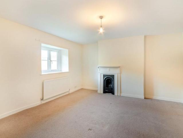 2 bedroom semi detached house to rent