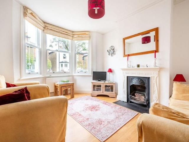 2 bedroom semi detached house to rent