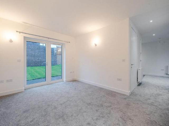 2 bedroom semi detached house to rent