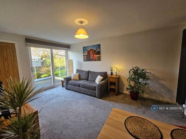 2 bedroom semi detached house to rent
