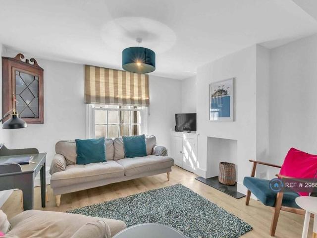 2 bedroom semi detached house to rent