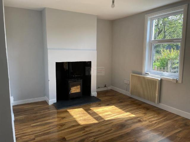 2 bedroom semi detached house to rent