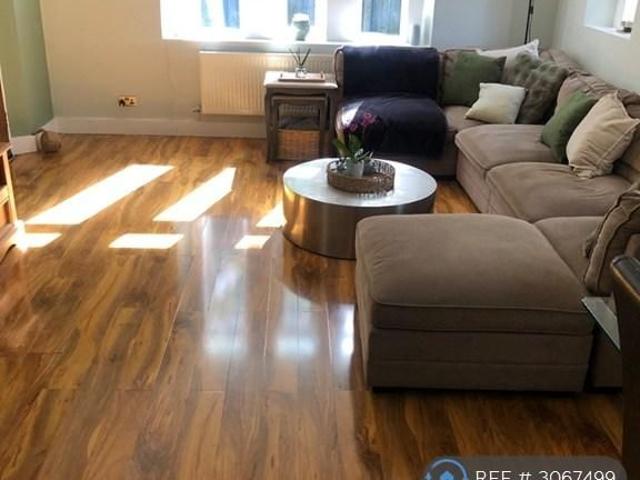 2 bedroom semi detached house to rent