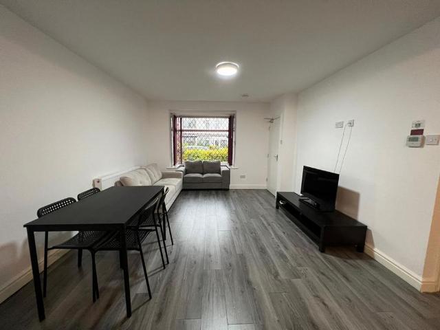 2 bedroom semi detached house to rent