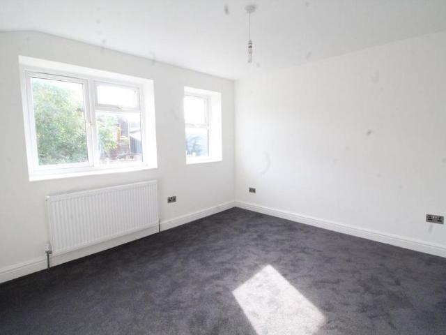 2 bedroom semi detached house to rent