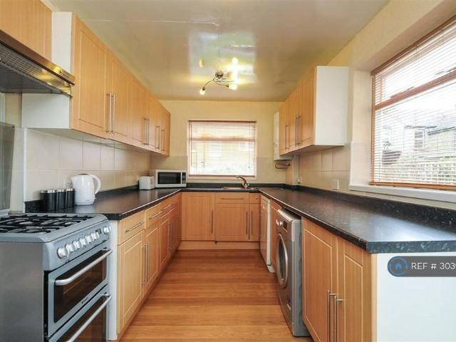 2 bedroom semi detached house to rent