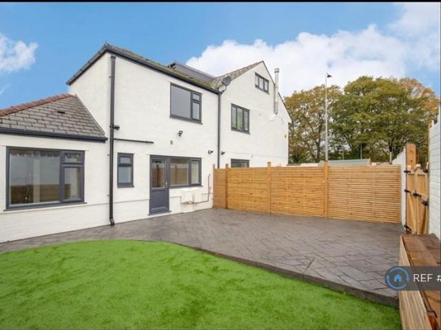 2 bedroom semi detached house to rent