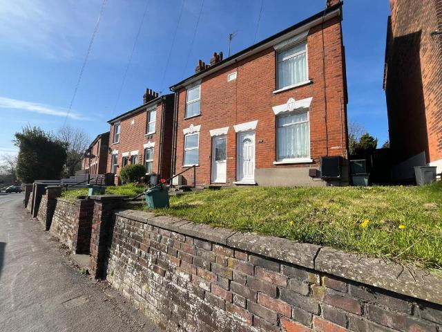 2 bedroom semi detached house to rent