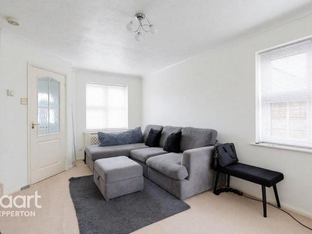 2 bedroom semi detached house to rent