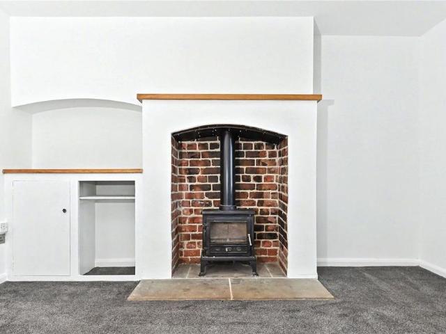 2 bedroom semi detached house to rent