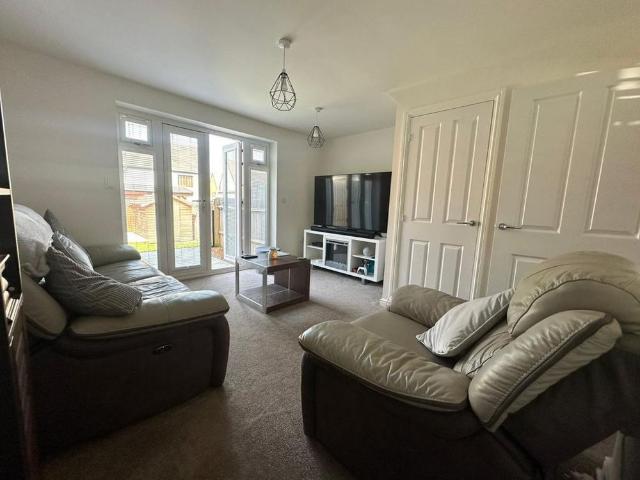 2 bedroom semi detached house to rent