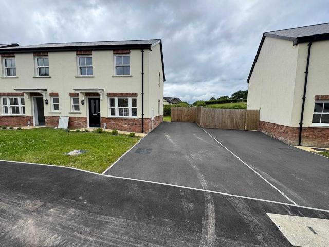 3 bedroom semi detached house to rent