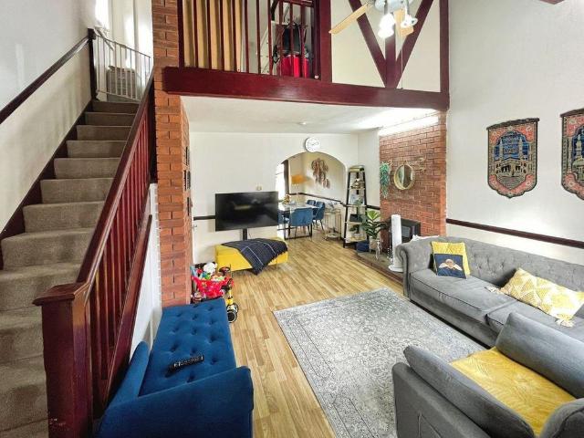 2 bedroom semi detached house to rent