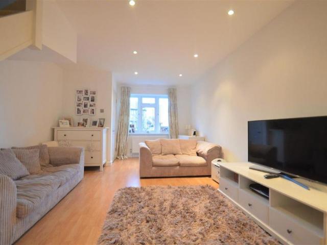 2 bedroom semi detached house to rent