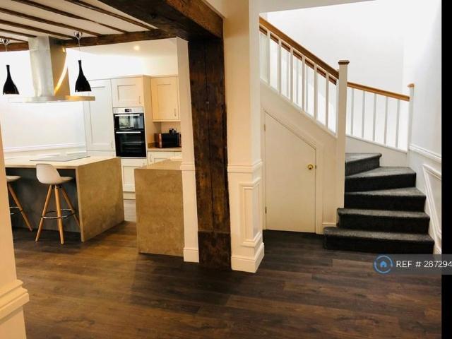 2 bedroom semi detached house to rent