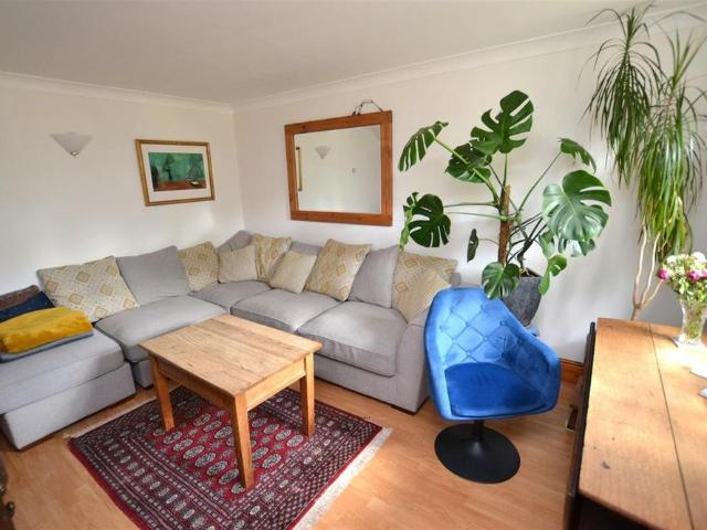 2 bedroom semi detached house to rent