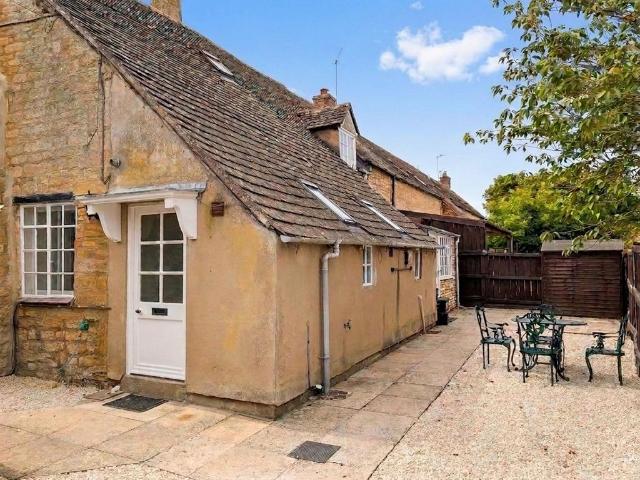 2 bedroom semi detached house to rent