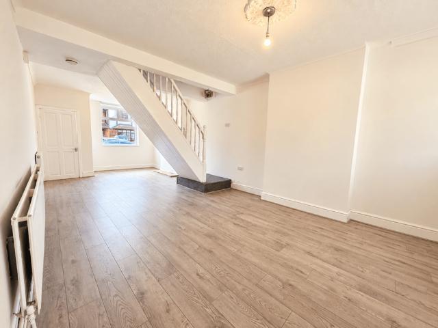 2 bedroom semi detached house to rent