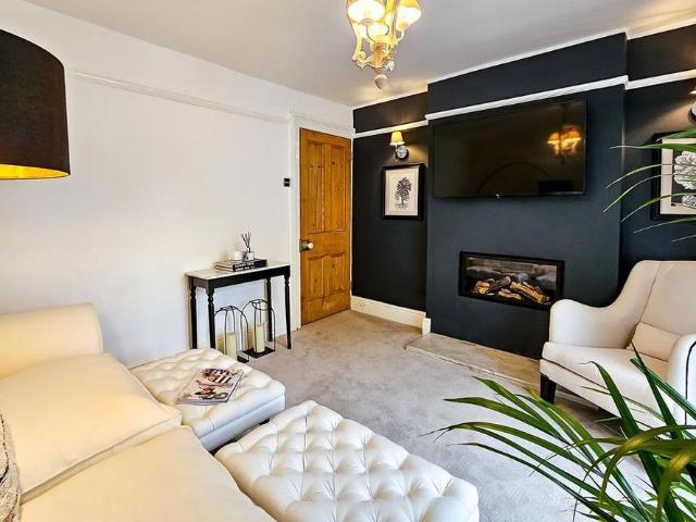 2 bedroom semi detached house to rent