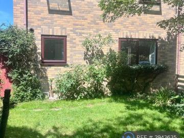 2 bedroom semi detached house to rent