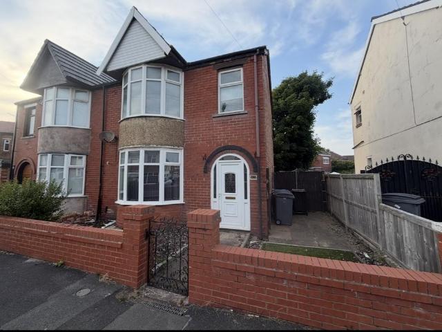 2 bedroom semi detached house to rent