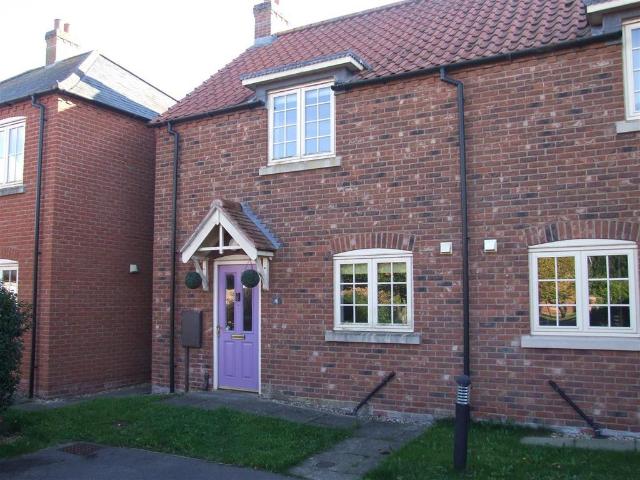 2 bedroom semi detached house to rent