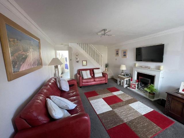 2 bedroom semi detached house to rent