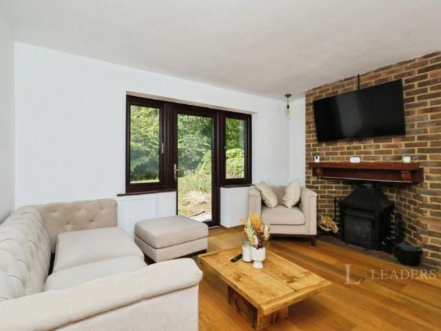 2 bedroom semi detached house to rent