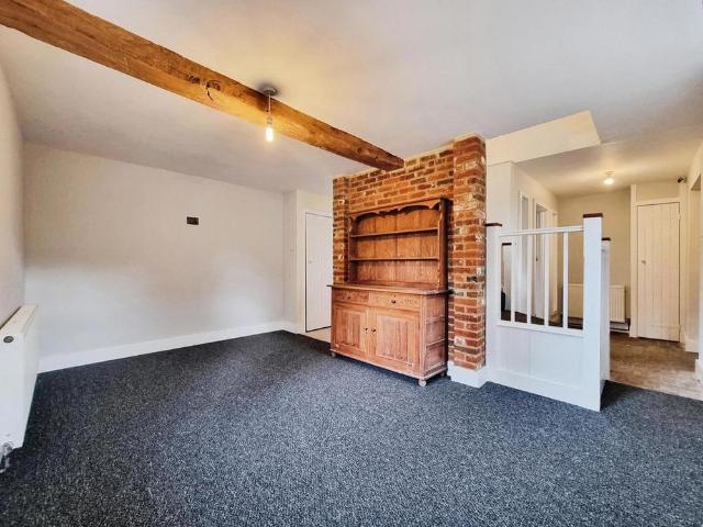 2 bedroom semi detached house to rent